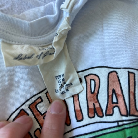 H&M T-Shirt | Central Perk Graphic | Size Medium - Picture 2 of 3